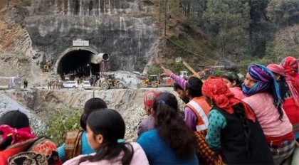 Tunnel collapse: Rescuers free 41 trapped India workers